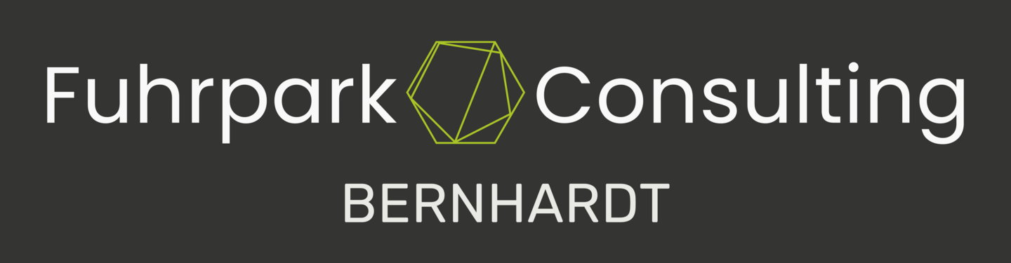 Logo von Fuhrpark Consulting Bernhardt mit einem grünen geometrischen Symbol zwischen den Worten.